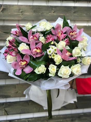 Букет цветов из: Розы и Хризантемы в Судниково