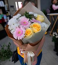 Букет цветов из:  Герберы, Розы и Хризантемы в Судниково