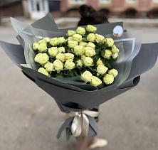 Букет Белые кустовые розы Солинеро в Судниково